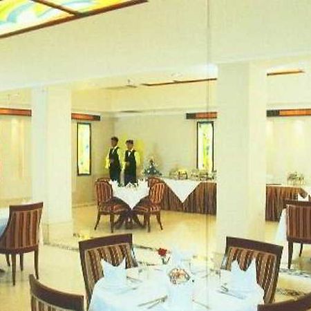 Hotel Ashoka International Neu-Delhi Exterior foto